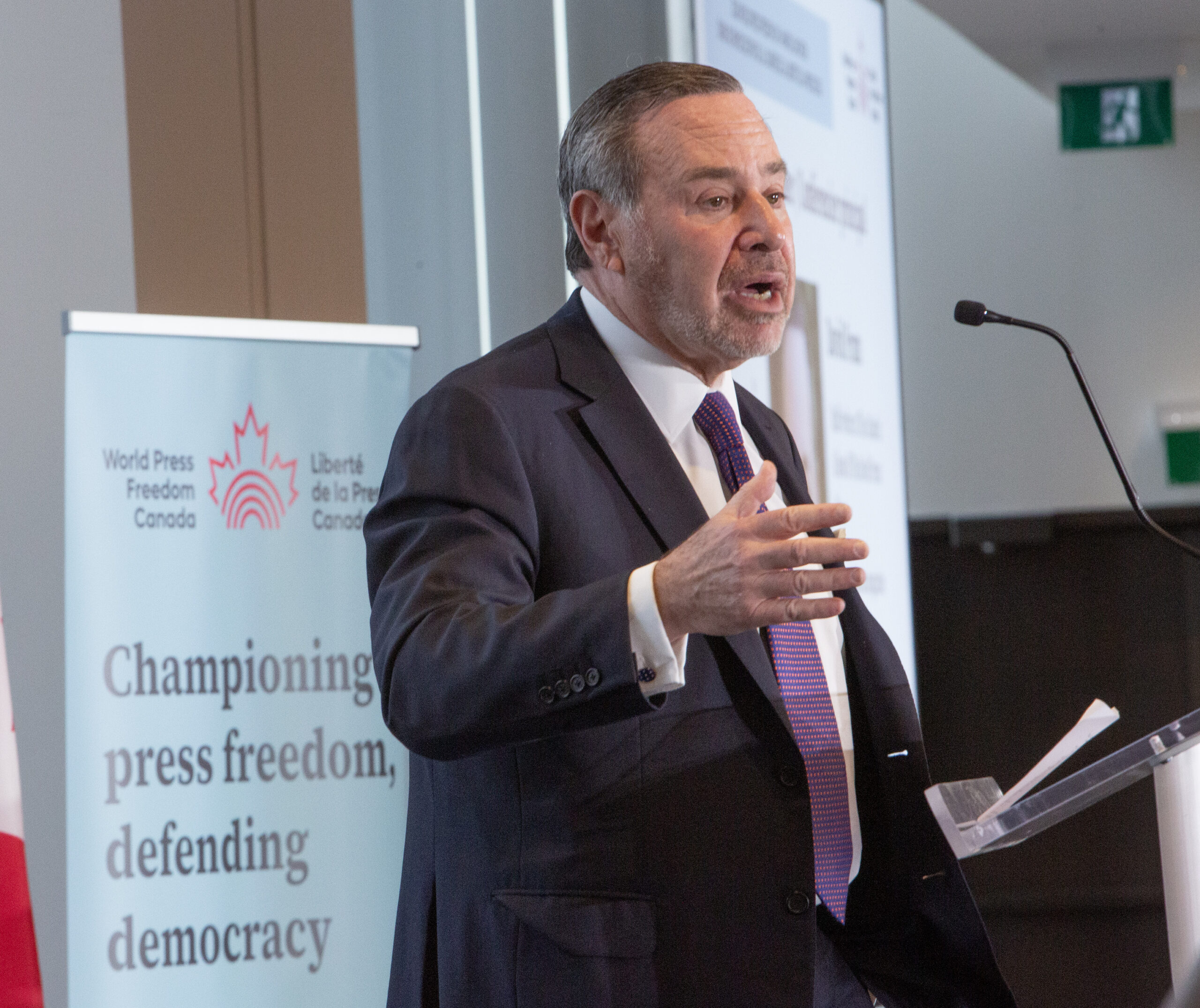 Frum urges news consumers and producers to aim higher